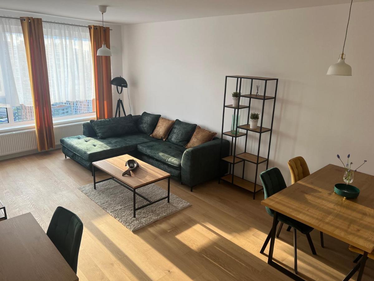 New Downtown Apartment Couple Minute From The Old Town บราติสลาวา ภายนอก รูปภาพ