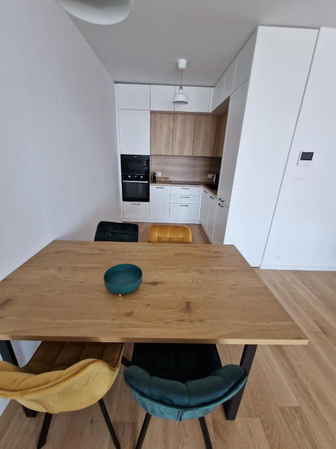 New Downtown Apartment Couple Minute From The Old Town บราติสลาวา ภายนอก รูปภาพ