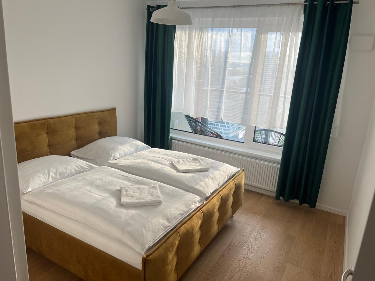 New Downtown Apartment Couple Minute From The Old Town บราติสลาวา ภายนอก รูปภาพ