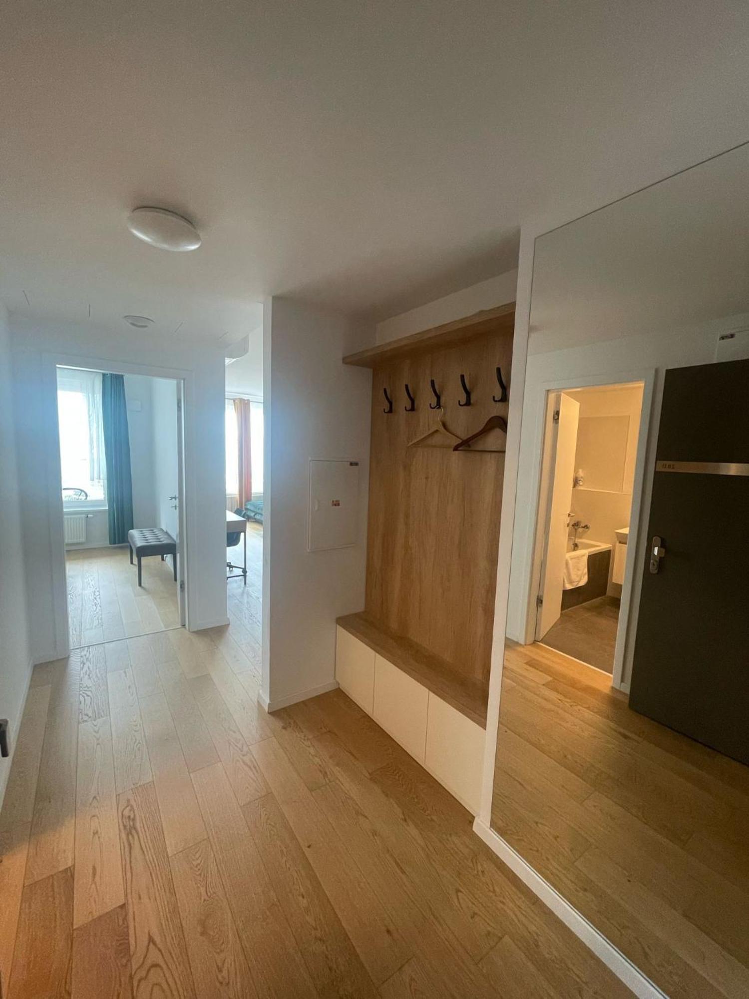New Downtown Apartment Couple Minute From The Old Town บราติสลาวา ภายนอก รูปภาพ