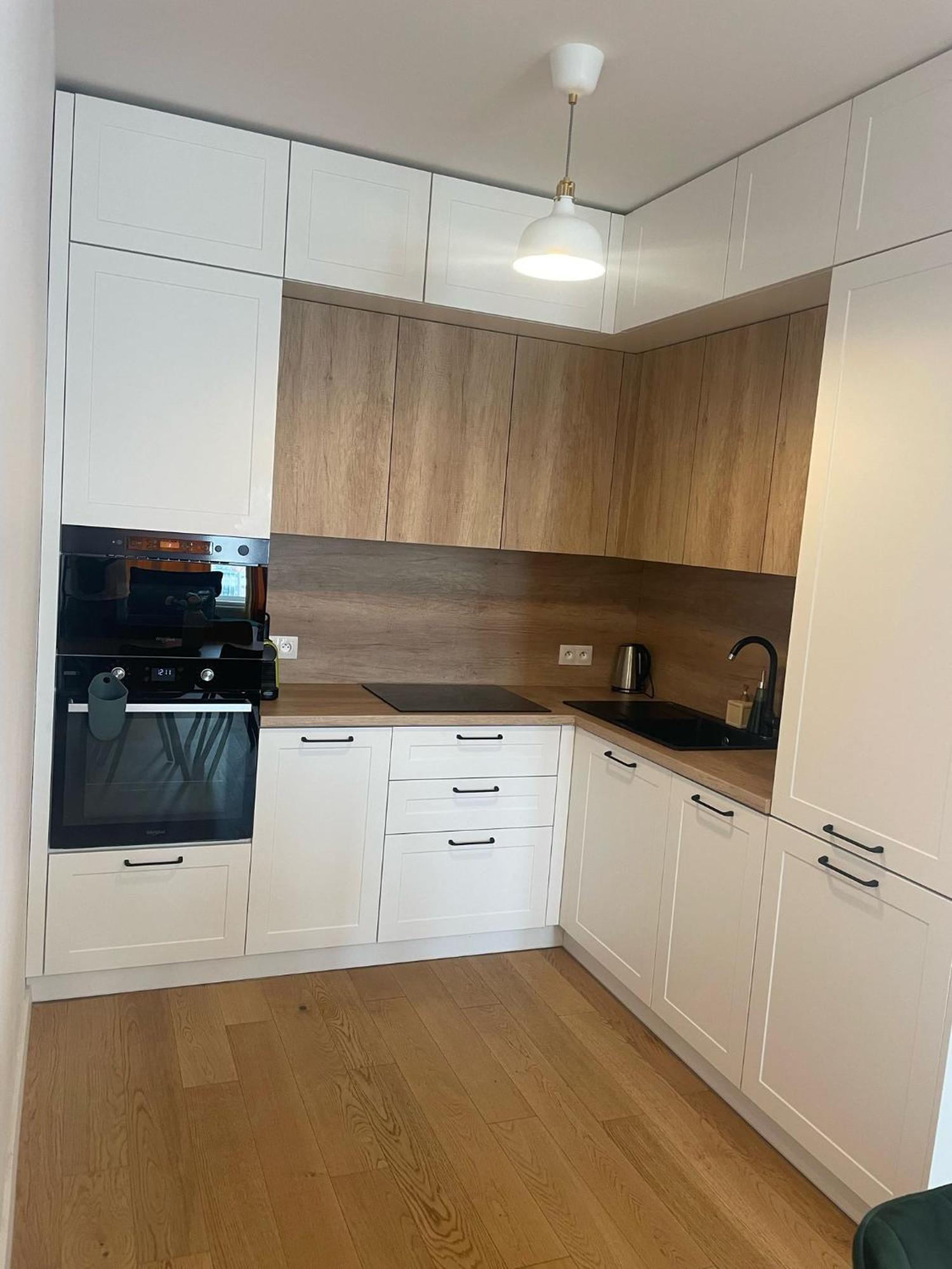 New Downtown Apartment Couple Minute From The Old Town บราติสลาวา ภายนอก รูปภาพ