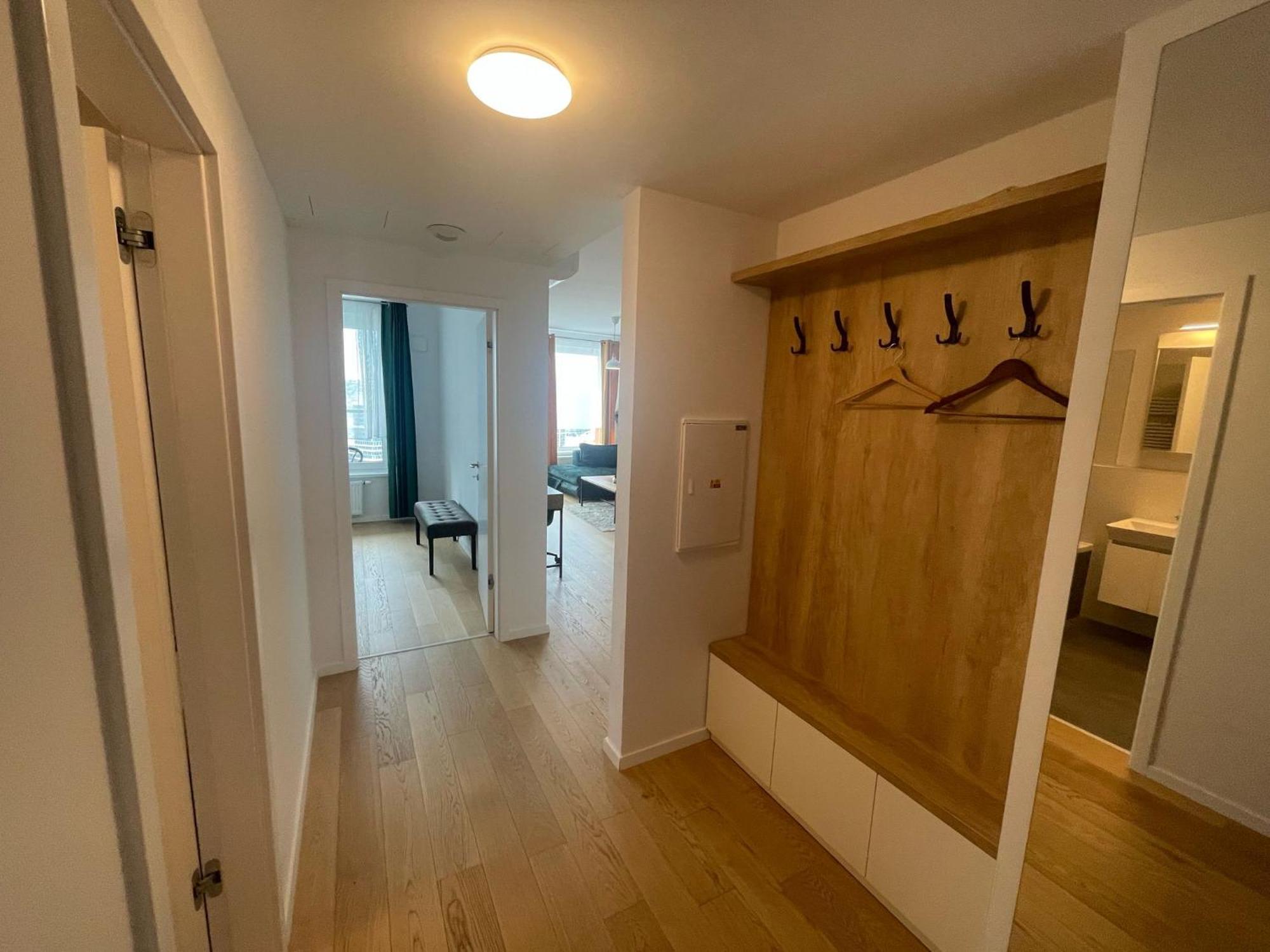 New Downtown Apartment Couple Minute From The Old Town บราติสลาวา ภายนอก รูปภาพ