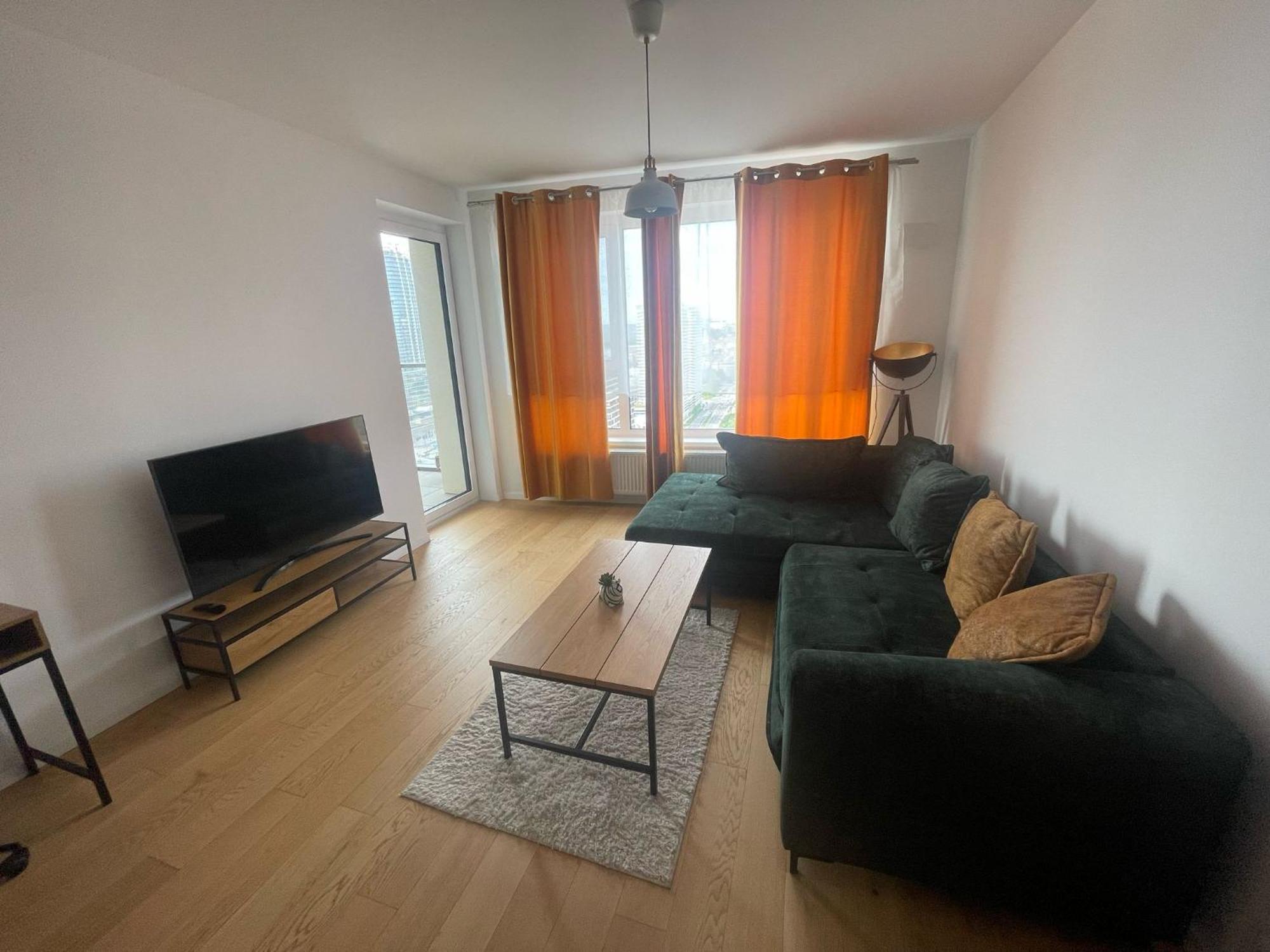 New Downtown Apartment Couple Minute From The Old Town บราติสลาวา ภายนอก รูปภาพ